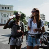 how to meet travel friends