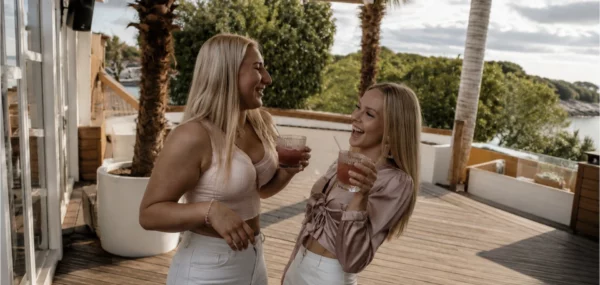 real friendship story: Linnea and Josephine sharing a genuine moment together
